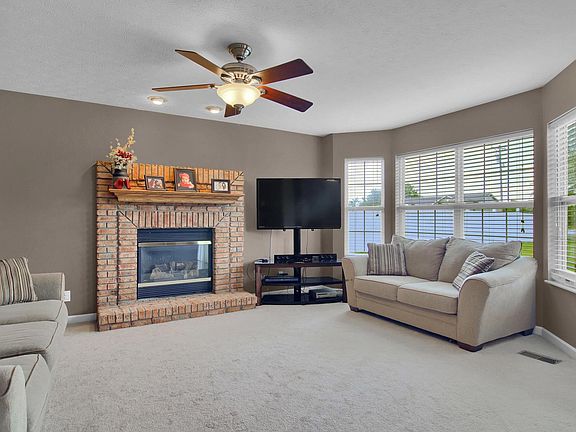 4th image of 215 Baneberry Dr
