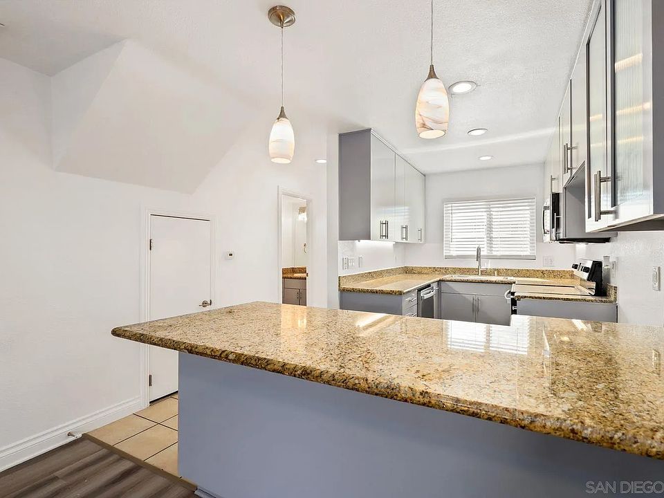 1st image of 851 S Mollison Ave Unit 33