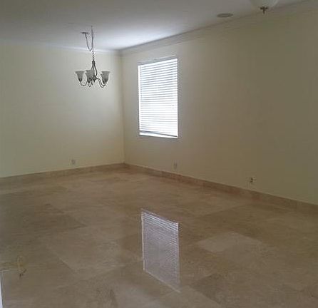 4th image of 537 Live Oak Ln