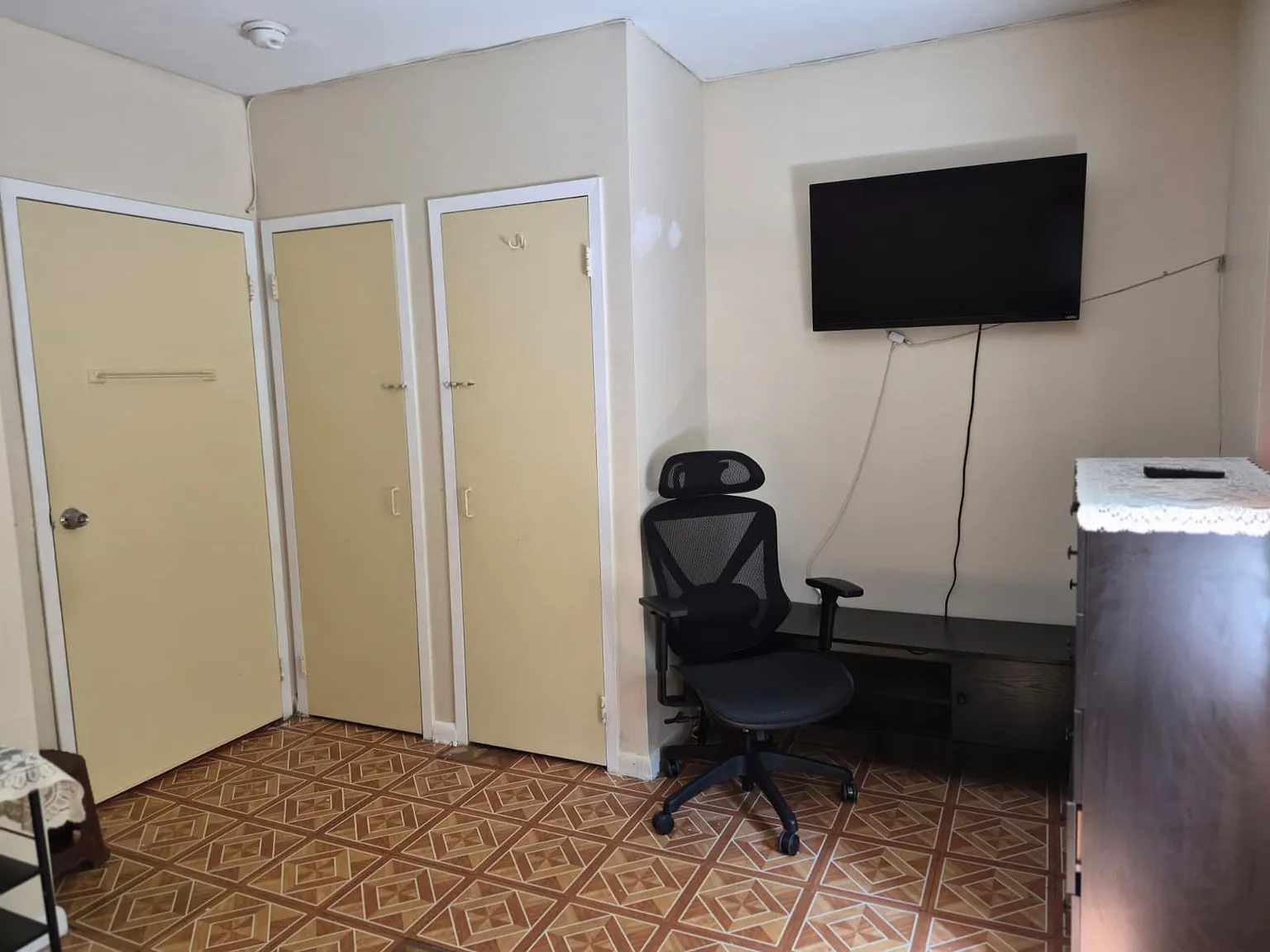 4 bed, $250 — Photo 3