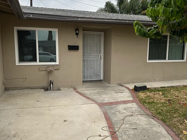 708 N Conlon Ave — Photo 2