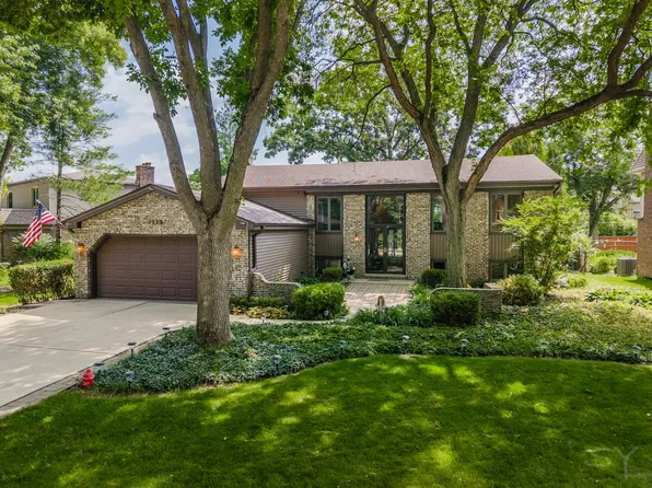 245 Montclare Ln, Wood Dale, IL 60191
