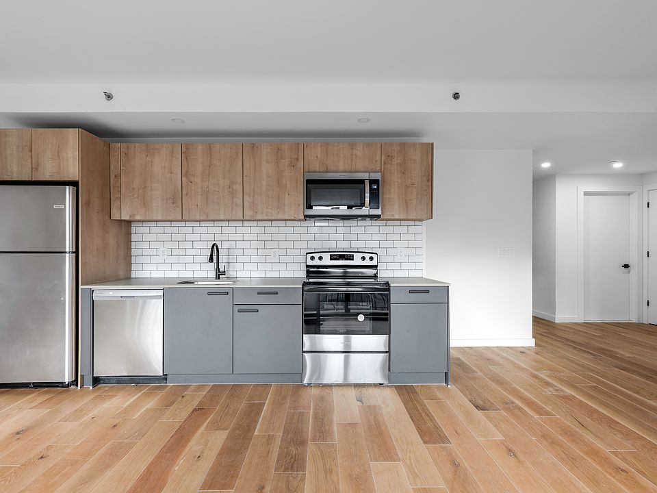 1st image of 336 E 112th St #810