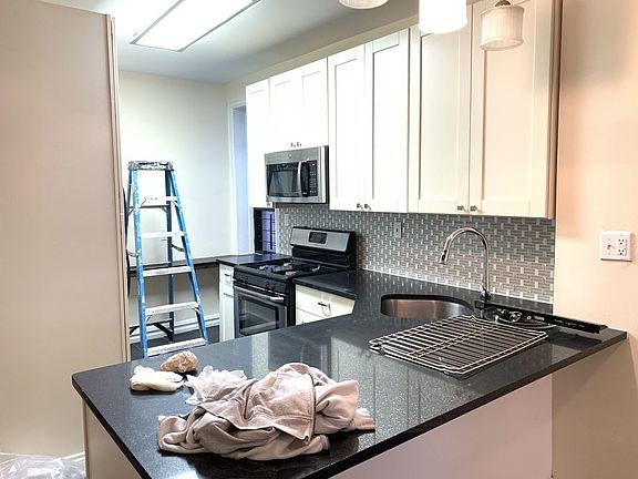 2nd image of 45 Hawthorne St APT 5D