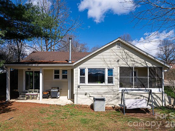 2nd image of 203 Pine St