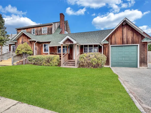 97 Pardee Avenue, Islip, NY 11751