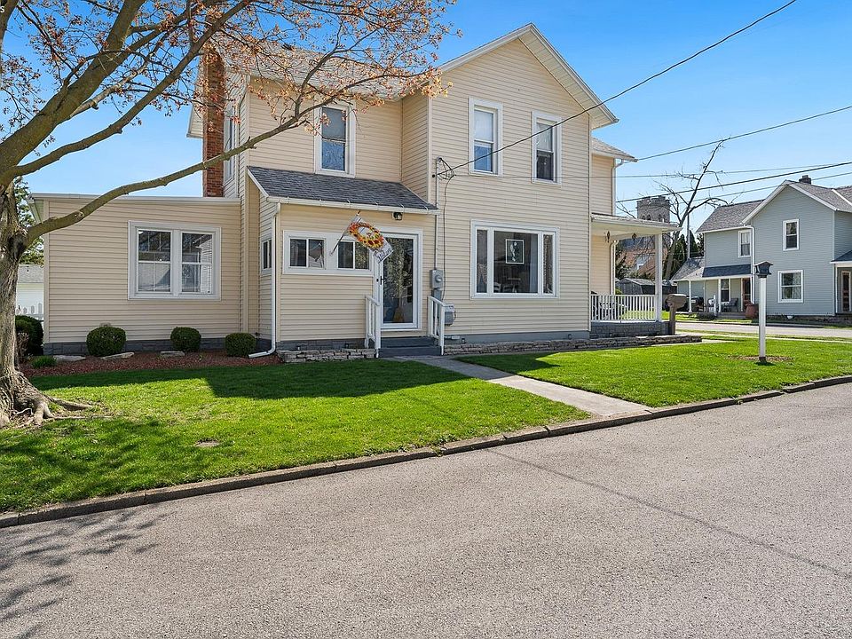 1st image of 422 James St