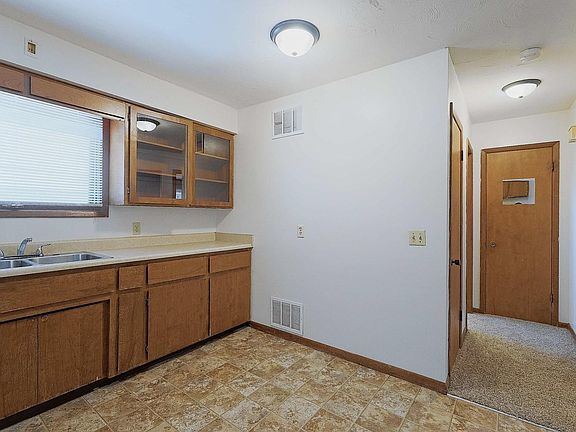 5th image of 4400 S 48th St #1X1