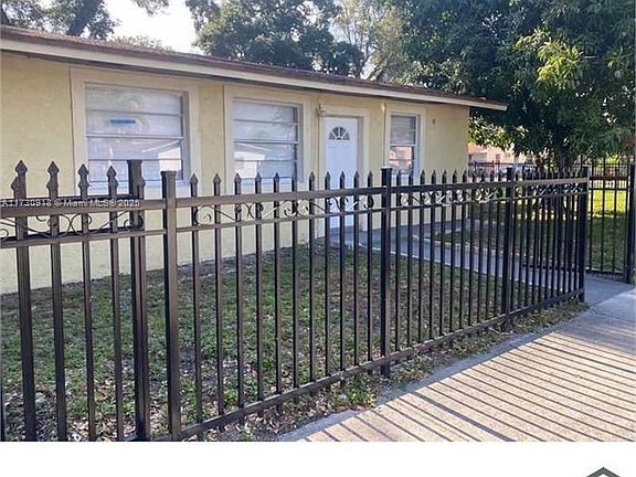2nd image of 18500 NE 1st Ct