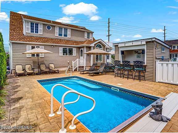 4th image of 200 S Bayview Ave