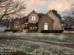 52576 Blue Ridge Dr, Shelby Township, MI 48316