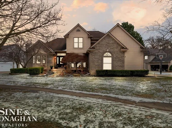52576 Blue Ridge Dr, Shelby Township, MI 48316