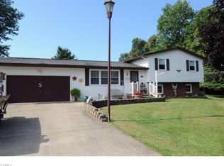 3960 Clear Lake Cir, Zanesville, OH 43701