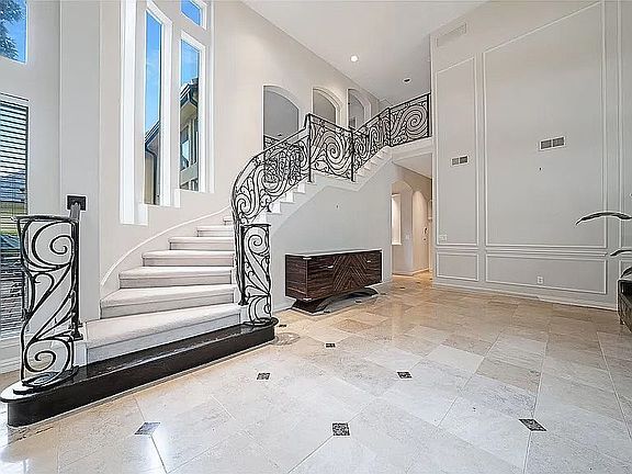 5th image of 18403 Gibbons Dr