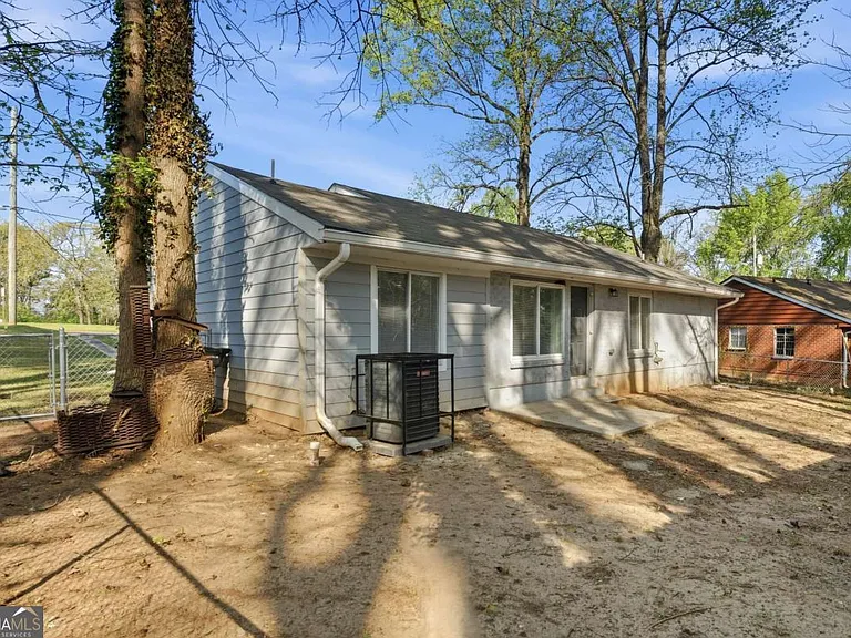 1735 Carter Cir — Photo 29