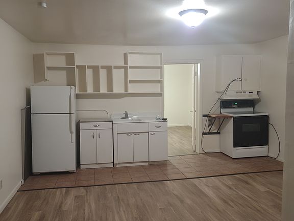 3rd image of 406 E Birch Ave #5