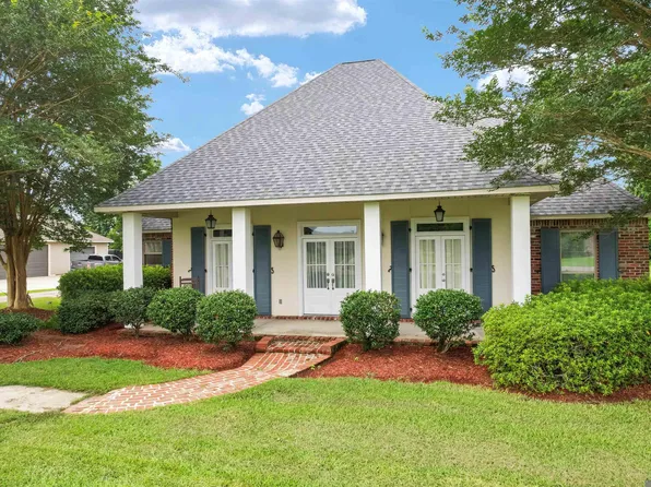 8768 Wyeth Dr, Denham Springs, LA 70706
