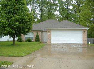 1610 Crescent St, Bentonville, AR 72712