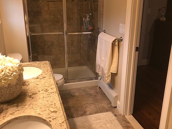 3rd image of 6 Glen Ln