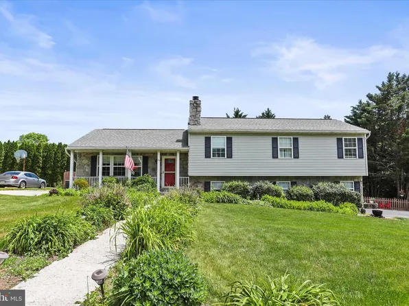 17 Ecker Ave, Stewartstown, PA 17363