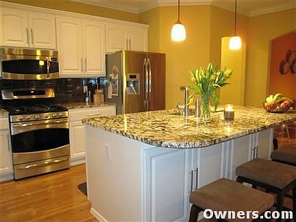 New Kitchen w/SS appliances & granite