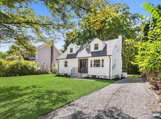 586 Grove St, Ridgewood, NJ 07450