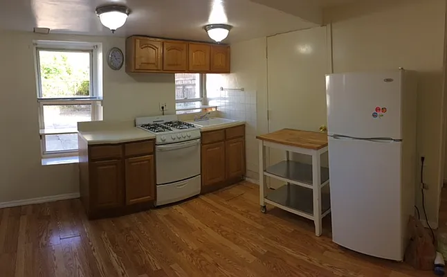 Rented by Halvatzis Realty | media 36