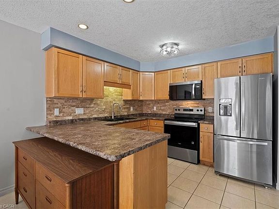 5th image of 16 Darnell Rd