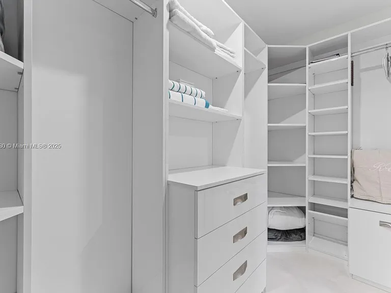 19217 Fisher Island Dr #19217 — Photo 20