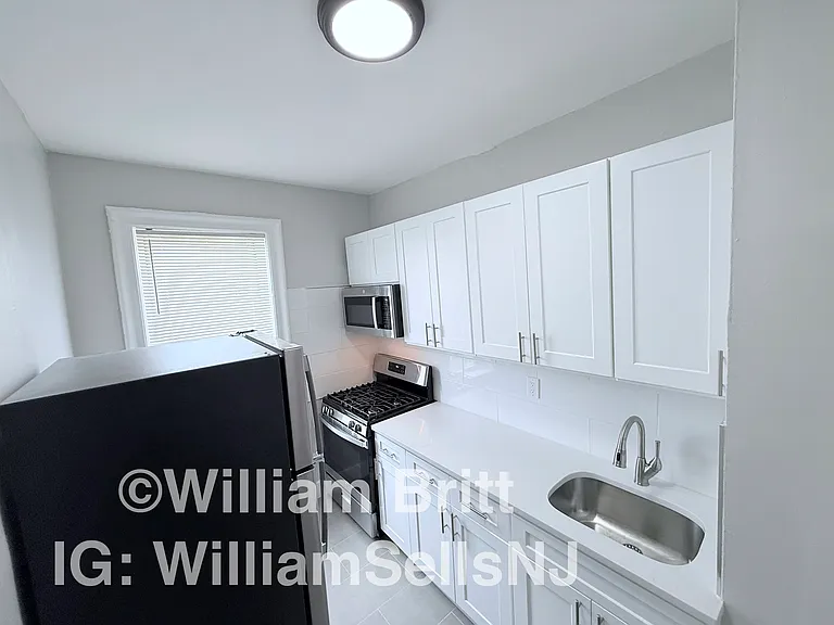 9 Bentley Ave #15 — Photo 2