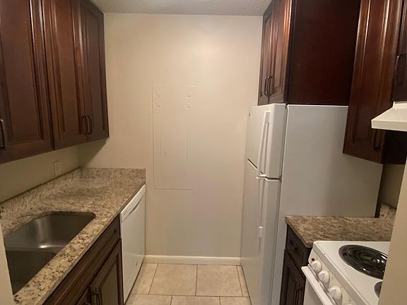 4th image of 1810 E St #101