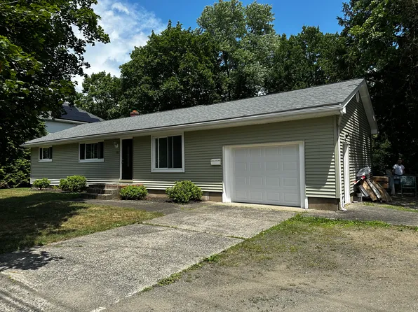 10 Lincoln Park Rd, Pequannock, NJ 07440