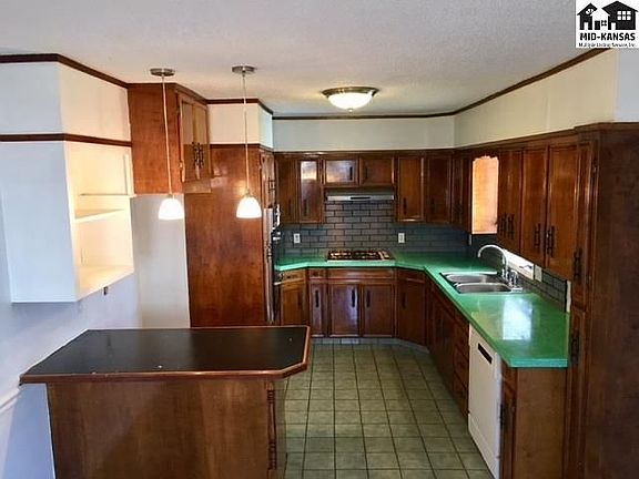4th image of 903 Porter St