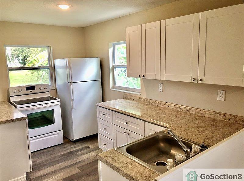 1st image of 411 Burbank Ave
