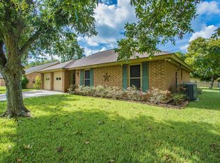 52 Blackgum Ct, Lake Jackson, TX 77566