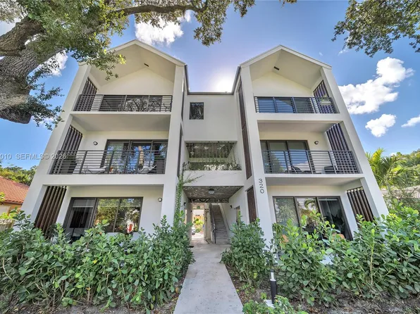 320 NE 126th St #32, Miami, FL 33161