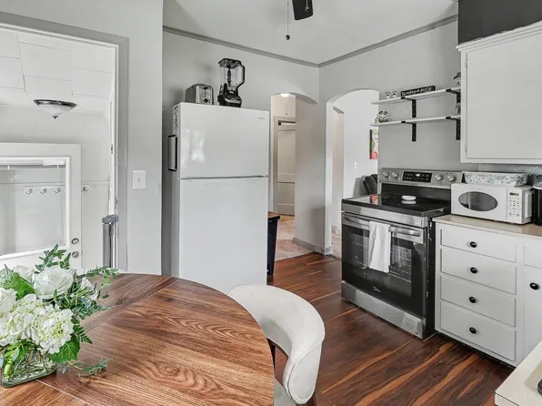 405 E 3rd St, Pella, IA 50219