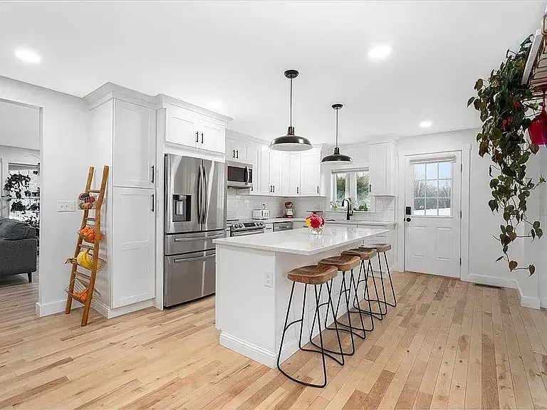 140 S Mast St — Photo 4