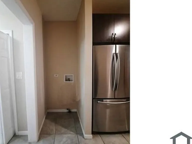 8551 S Manistee Ave #2 — Photo 1
