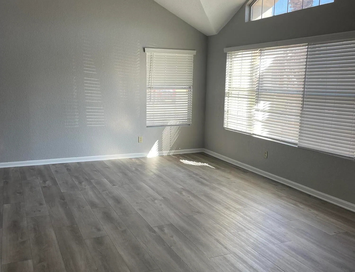 5 bed, 4.0 bath, 2498 sqft, $2,900 — Photo 3