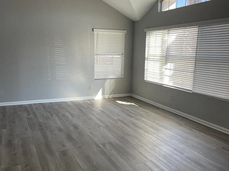 456 E Silver Creek Rd — Photo 3