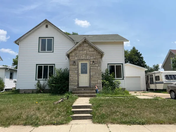 414 N 6th St, Estherville, IA 51334