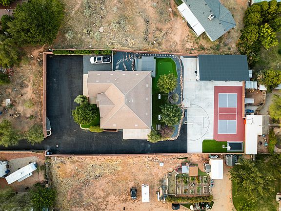 3rd image of 840 N Main St