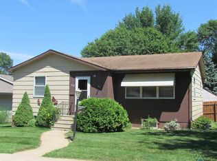318 N Olive Ave, Madison, SD 57042
