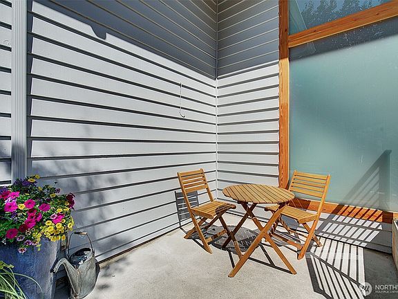 2nd image of 322 NW 200th Street