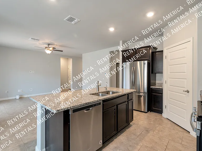 543 W Weldon St — Photo 14