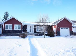 1614 11th Ave NW, Moose Jaw, SK S6H6W9