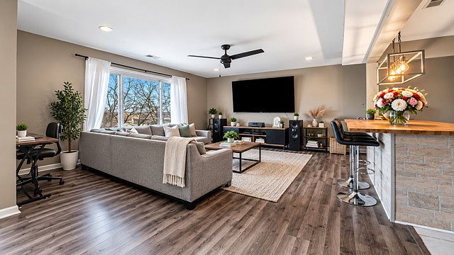 5800 W 105th St APT 4C, Oak Lawn, IL 60453 | MLS #12755630 | Zillow