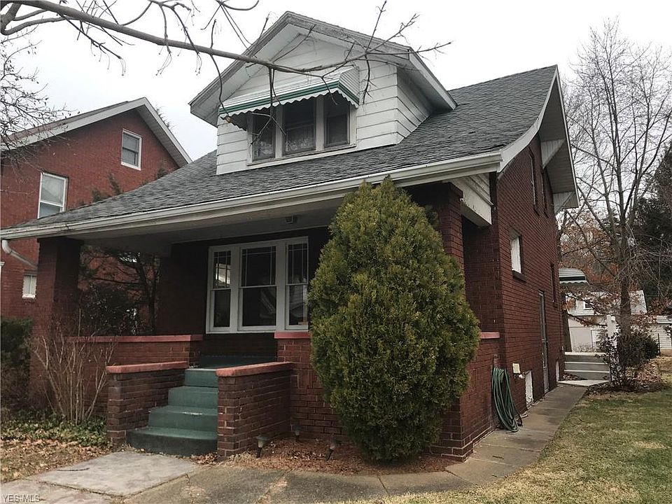 1st image of 833 Fair Ave NE