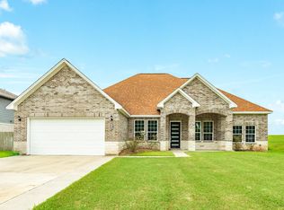 2040 Twin Lakes Blvd, West Columbia, TX 77486